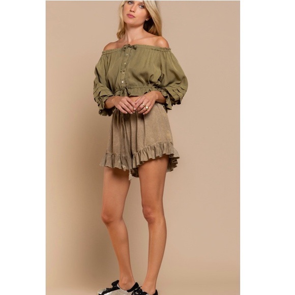 NWT POL Knit Shorts with Ruffle Trim - Picture 6 of 14